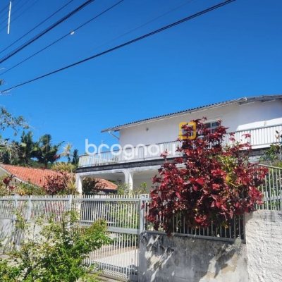 Casa com 298m², 5 quartos (sendo 1 suíte), 6 garagens, no bairro Daniela em Florianópolis