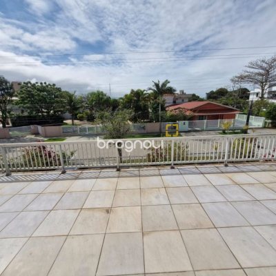 Casa com 298m², 5 quartos (sendo 1 suíte), 6 garagens, no bairro Daniela em Florianópolis