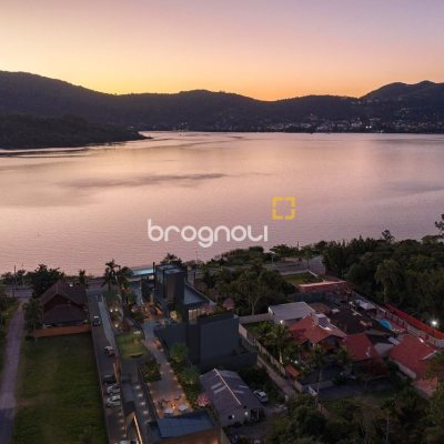 Loft com 53m², 1 quarto (sendo 1 suíte), 1 garagem, no bairro Lagoa da Conceição em Florianópolis