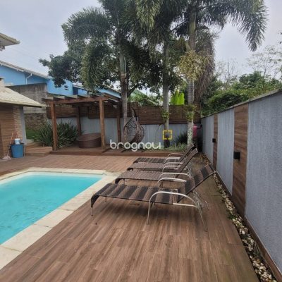 Casa com 136m², 2 quartos, 1 garagem, no bairro Rio Tavares em Florianópolis