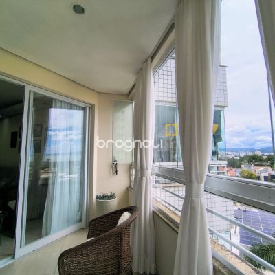 Apartamento com 120m², 4 quartos (sendo 1 suíte), 3 garagens, no bairro Balneário em Florianópolis