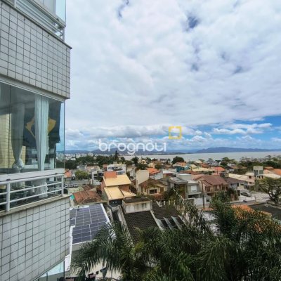 Apartamento com 120m², 4 quartos (sendo 1 suíte), 3 garagens, no bairro Balneário em Florianópolis