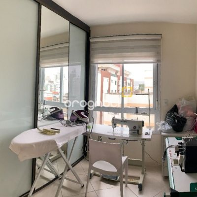Apartamento com 120m², 4 quartos (sendo 1 suíte), 3 garagens, no bairro Balneário em Florianópolis
