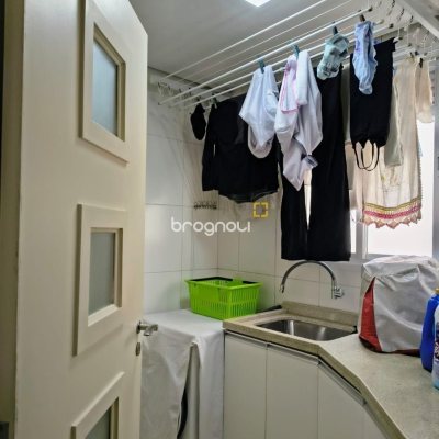 Apartamento com 120m², 4 quartos (sendo 1 suíte), 3 garagens, no bairro Balneário em Florianópolis