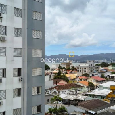 Apartamento com 120m², 4 quartos (sendo 1 suíte), 3 garagens, no bairro Balneário em Florianópolis