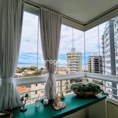 Apartamento com 120m², 4 quartos (sendo 1 suíte), 3 garagens, no bairro Balneário em Florianópolis