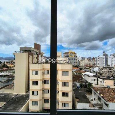 Apartamento com 120m², 4 quartos (sendo 1 suíte), 3 garagens, no bairro Balneário em Florianópolis