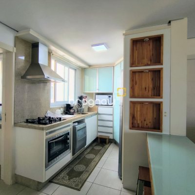 Apartamento com 120m², 4 quartos (sendo 1 suíte), 3 garagens, no bairro Balneário em Florianópolis