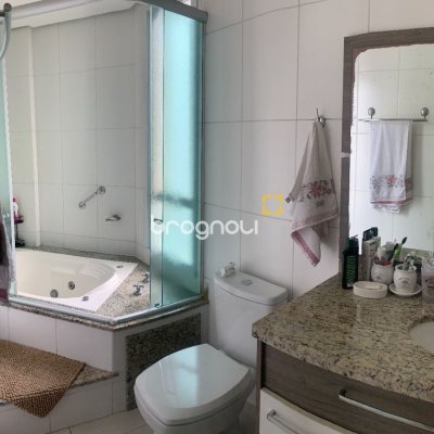 Apartamento com 120m², 4 quartos (sendo 1 suíte), 3 garagens, no bairro Balneário em Florianópolis