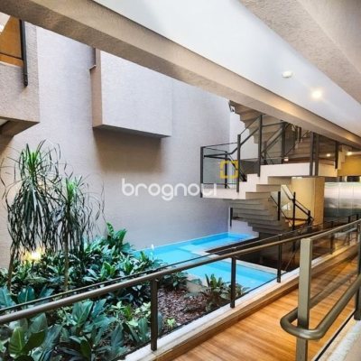 Cobertura com 137m², 4 quartos (sendo 4 suítes), 2 garagens, no bairro Jurerê em Florianópolis