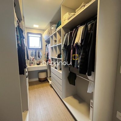 Cobertura com 137m², 4 quartos (sendo 4 suítes), 2 garagens, no bairro Jurerê em Florianópolis