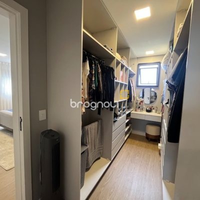 Cobertura com 137m², 4 quartos (sendo 4 suítes), 2 garagens, no bairro Jurerê em Florianópolis