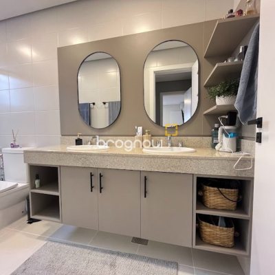 Cobertura com 137m², 4 quartos (sendo 4 suítes), 2 garagens, no bairro Jurerê em Florianópolis