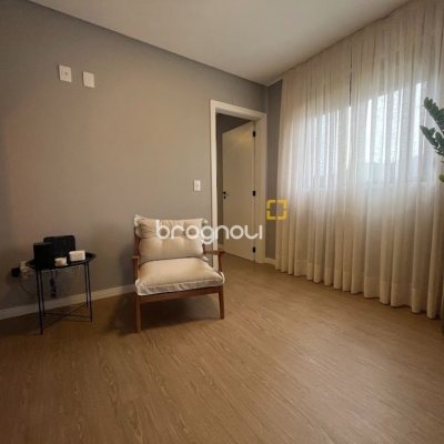 Cobertura com 137m², 4 quartos (sendo 4 suítes), 2 garagens, no bairro Jurerê em Florianópolis