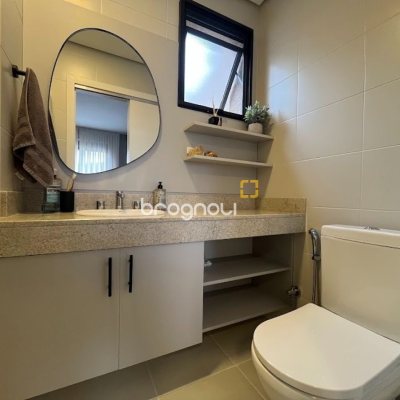 Cobertura com 137m², 4 quartos (sendo 4 suítes), 2 garagens, no bairro Jurerê em Florianópolis
