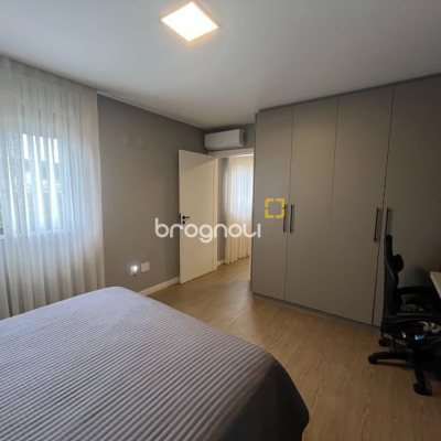 Cobertura com 137m², 4 quartos (sendo 4 suítes), 2 garagens, no bairro Jurerê em Florianópolis