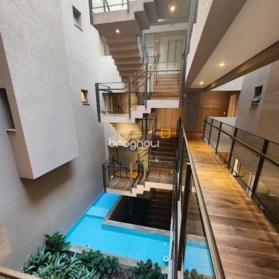 Cobertura com 137m², 4 quartos (sendo 4 suítes), 2 garagens, no bairro Jurerê em Florianópolis