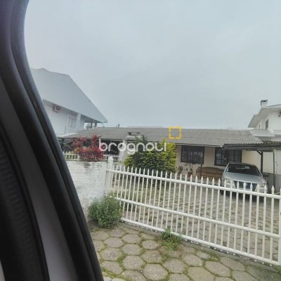 Casa com 129m², 4 quartos, 4 garagens, no bairro Ingleses em Florianópolis