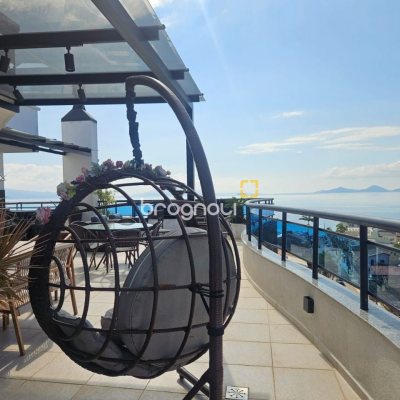 Cobertura com 337m², 3 quartos (sendo 1 suíte), 3 garagens, no bairro Balneário em Florianópolis
