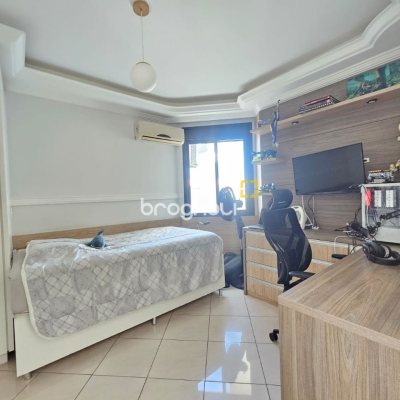 Cobertura com 337m², 3 quartos (sendo 1 suíte), 3 garagens, no bairro Balneário em Florianópolis