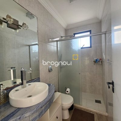 Cobertura com 337m², 3 quartos (sendo 1 suíte), 3 garagens, no bairro Balneário em Florianópolis
