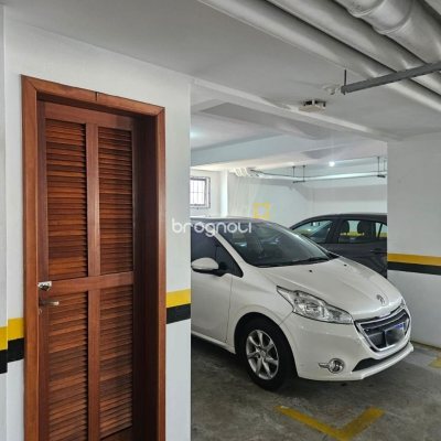 Cobertura com 337m², 3 quartos (sendo 1 suíte), 3 garagens, no bairro Balneário em Florianópolis