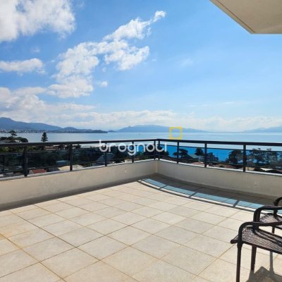 Cobertura com 337m², 3 quartos (sendo 1 suíte), 3 garagens, no bairro Balneário em Florianópolis