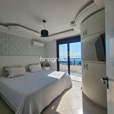 Cobertura com 337m², 3 quartos (sendo 1 suíte), 3 garagens, no bairro Balneário em Florianópolis
