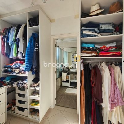 Cobertura com 337m², 3 quartos (sendo 1 suíte), 3 garagens, no bairro Balneário em Florianópolis