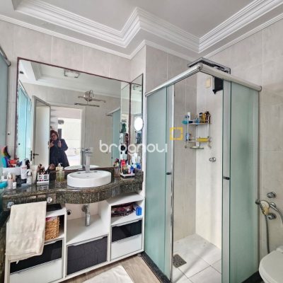 Cobertura com 337m², 3 quartos (sendo 1 suíte), 3 garagens, no bairro Balneário em Florianópolis