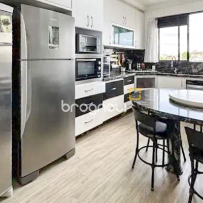 Cobertura com 337m², 3 quartos (sendo 1 suíte), 3 garagens, no bairro Balneário em Florianópolis