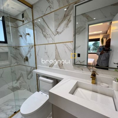 Casa de Condomínio com 185m², 3 quartos (sendo 3 suítes), 2 garagens, no bairro Cachoeira do Bom Jesus em Florianópolis