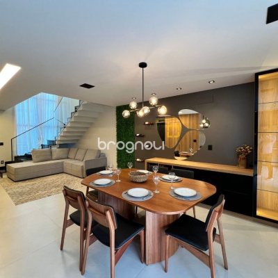 Casa de Condomínio com 185m², 3 quartos (sendo 3 suítes), 2 garagens, no bairro Cachoeira do Bom Jesus em Florianópolis