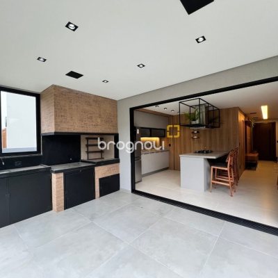 Casa de Condomínio com 185m², 3 quartos (sendo 3 suítes), 2 garagens, no bairro Cachoeira do Bom Jesus em Florianópolis