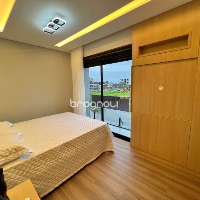 Casa de Condomínio com 185m², 3 quartos (sendo 3 suítes), 2 garagens, no bairro Cachoeira do Bom Jesus em Florianópolis