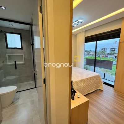 Casa de Condomínio com 185m², 3 quartos (sendo 3 suítes), 2 garagens, no bairro Cachoeira do Bom Jesus em Florianópolis