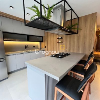 Casa de Condomínio com 185m², 3 quartos (sendo 3 suítes), 2 garagens, no bairro Cachoeira do Bom Jesus em Florianópolis