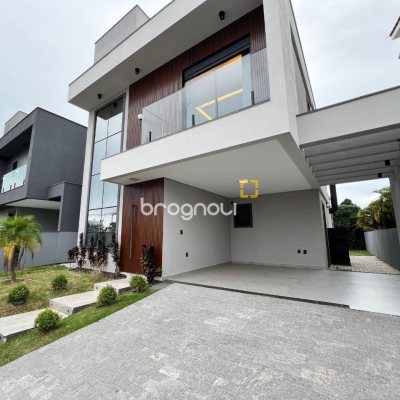 Casa de Condomínio com 185m², 3 quartos (sendo 3 suítes), 2 garagens, no bairro Cachoeira do Bom Jesus em Florianópolis