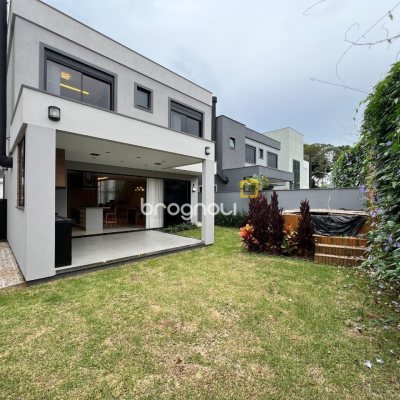 Casa de Condomínio com 185m², 3 quartos (sendo 3 suítes), 2 garagens, no bairro Cachoeira do Bom Jesus em Florianópolis