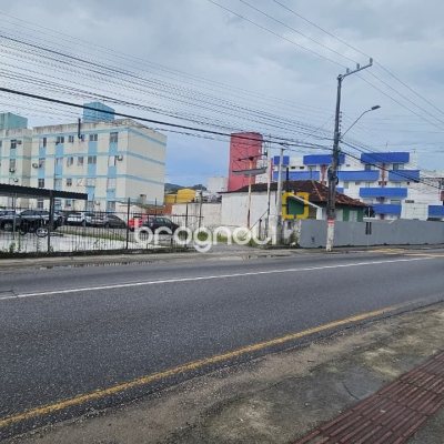 Terreno com 1753m², no bairro Praia Comprida em São José