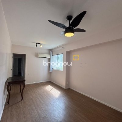 Apartamento com 95m², 3 quartos (sendo 1 suíte), 1 garagem, no bairro Centro em Florianópolis