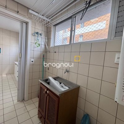Apartamento com 95m², 3 quartos (sendo 1 suíte), 1 garagem, no bairro Centro em Florianópolis