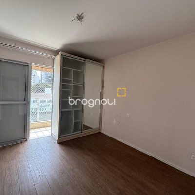 Apartamento com 95m², 3 quartos (sendo 1 suíte), 1 garagem, no bairro Centro em Florianópolis