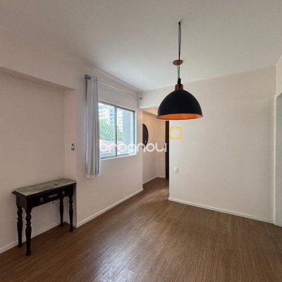 Apartamento com 95m², 3 quartos (sendo 1 suíte), 1 garagem, no bairro Centro em Florianópolis