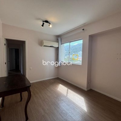 Apartamento com 95m², 3 quartos (sendo 1 suíte), 1 garagem, no bairro Centro em Florianópolis