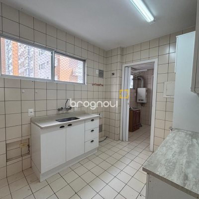 Apartamento com 95m², 3 quartos (sendo 1 suíte), 1 garagem, no bairro Centro em Florianópolis