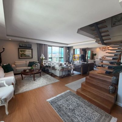 Cobertura com 418m², 3 quartos (sendo 3 suítes), 4 garagens, no bairro Centro em Florianópolis