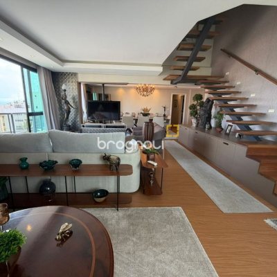 Cobertura com 418m², 3 quartos (sendo 3 suítes), 4 garagens, no bairro Centro em Florianópolis