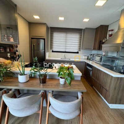 Cobertura com 418m², 3 quartos (sendo 3 suítes), 4 garagens, no bairro Centro em Florianópolis