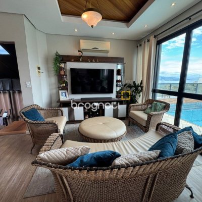 Cobertura com 418m², 3 quartos (sendo 3 suítes), 4 garagens, no bairro Centro em Florianópolis
